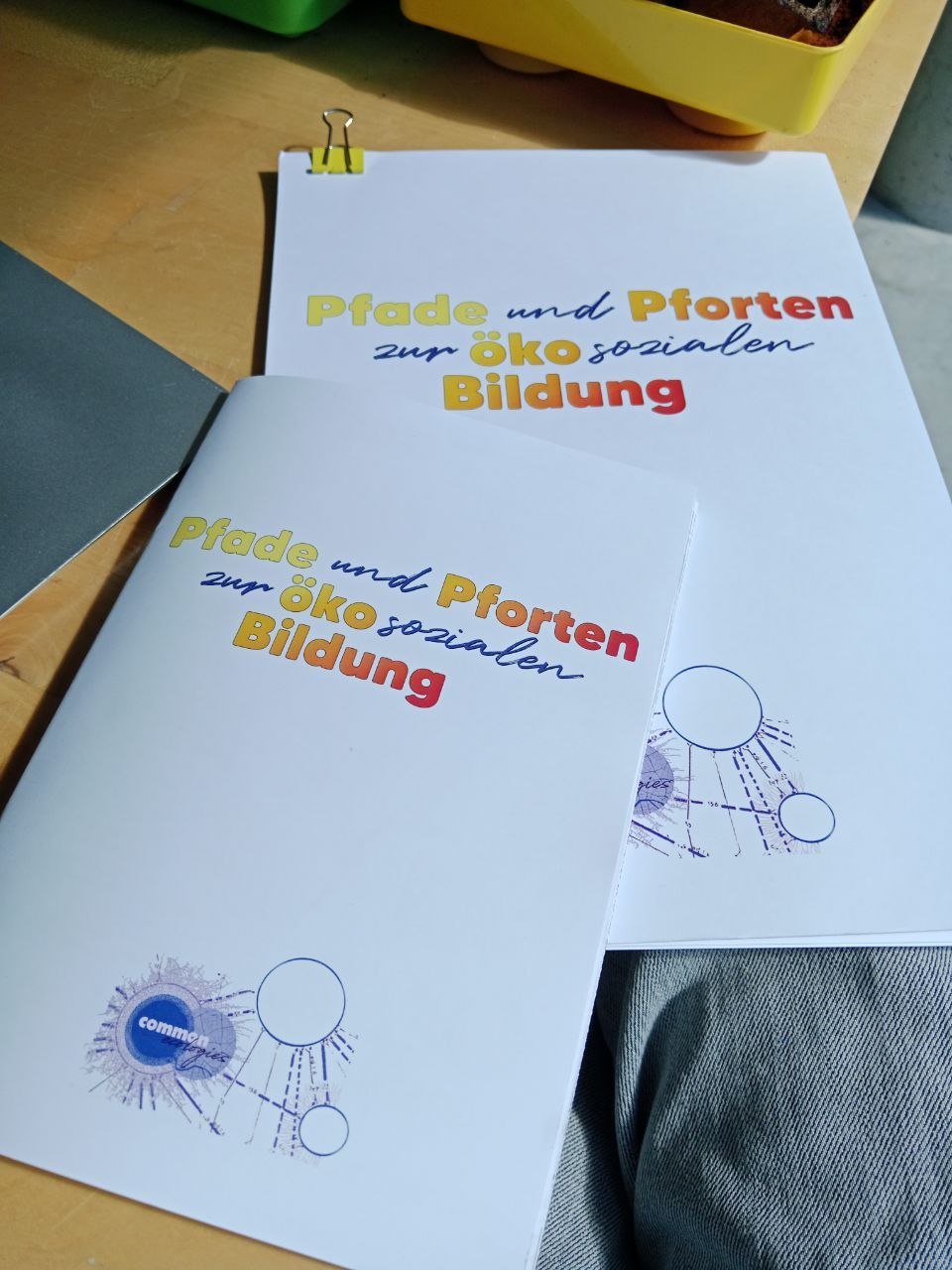 Pfade und Pforten zur Ökosozialen Bildung: das Buch!